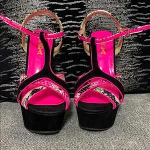 Snake heels neon pink